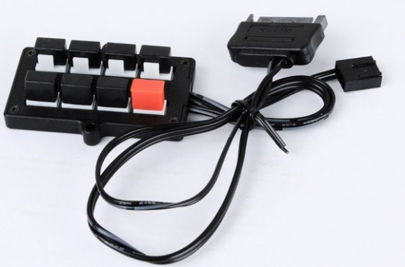 Swiftech 8W-PWM-SPL-ST 8 Way PWM Splitter-Sata